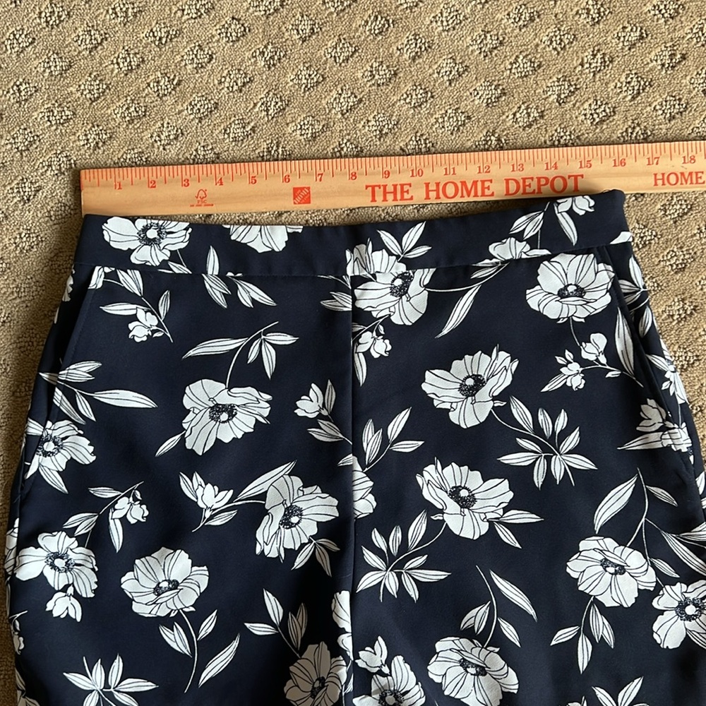 Ann Taylor High Waist Navy Blue and White Floral Side Zip Shorts - Picture 4 of 5